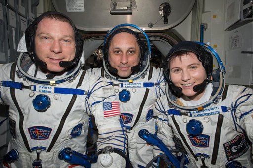 Leak check for Russian Soyuz spacesuits