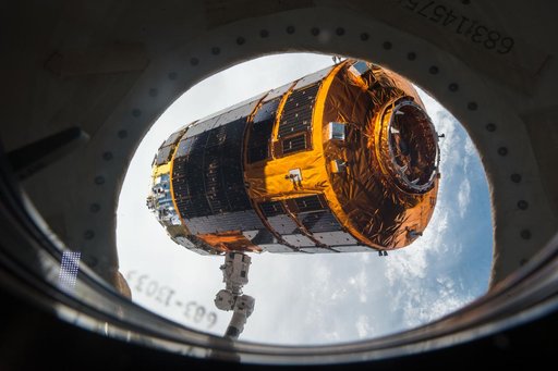Unberthed HTV-5 grappled by SSRMS