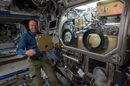 iss047e012492