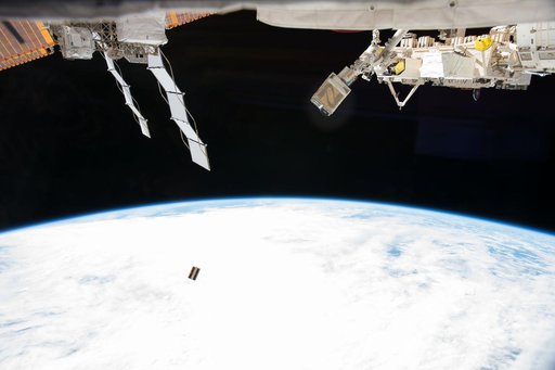 iss053e215867