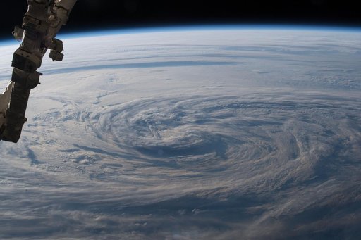 iss055e057818