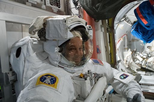 iss055e063891