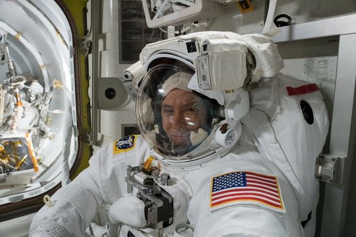 iss055e063892