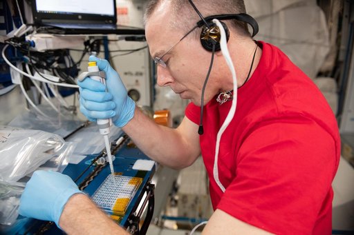 iss056e142855