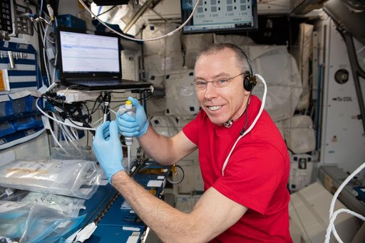 iss056e142857