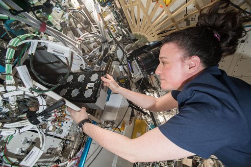 iss057e105719