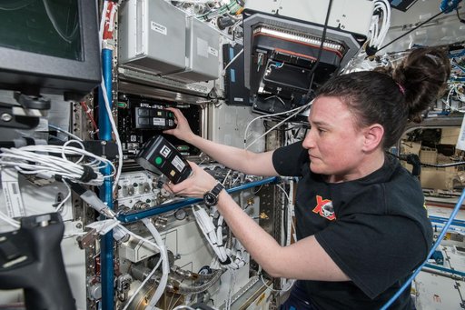 iss057e106256