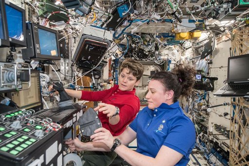 iss057e114340