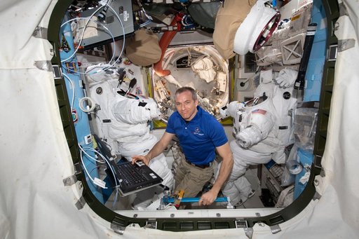 iss059e001044