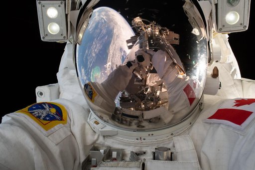 iss059e016574