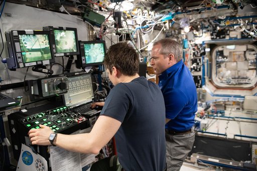 iss059e021373