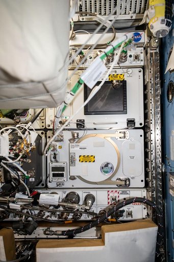 Cryo Chiller Hardware Installation into EXPRESS Rack