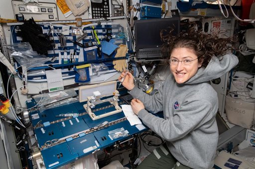 iss059e101367