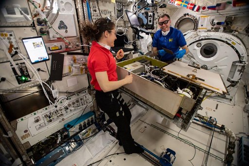 iss060e053832