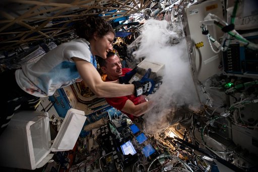 iss060e073348
