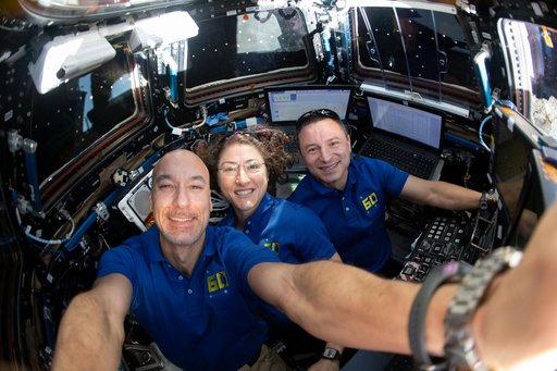 iss060e082572