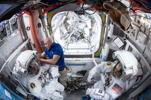 iss061e003210