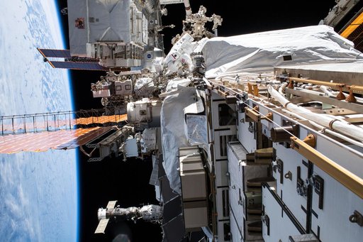 iss061e003327