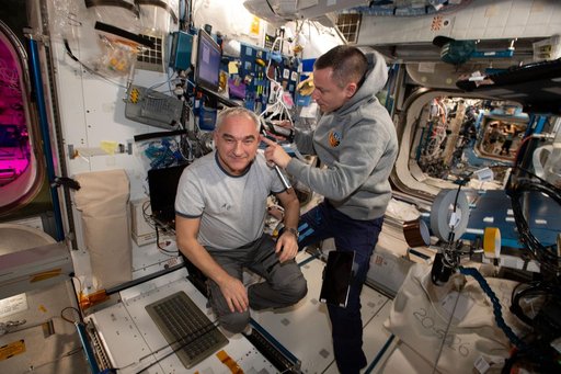 iss061e005754