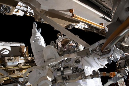 iss061e011802