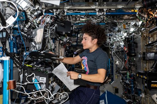iss061e033522