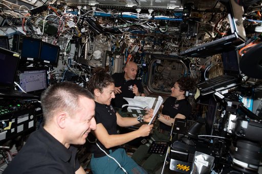 iss061e037472