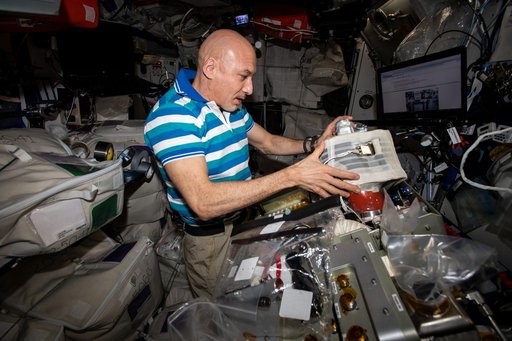 iss061e111401