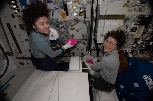 iss061e120287