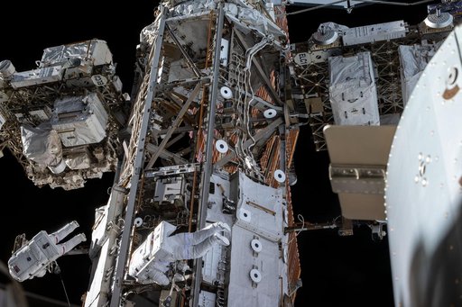 iss061e142334