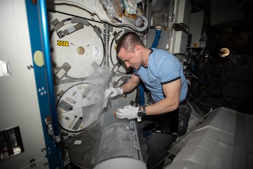 iss062e105756
