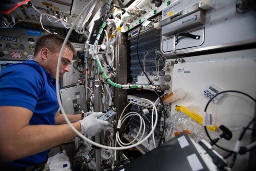 iss063e000050