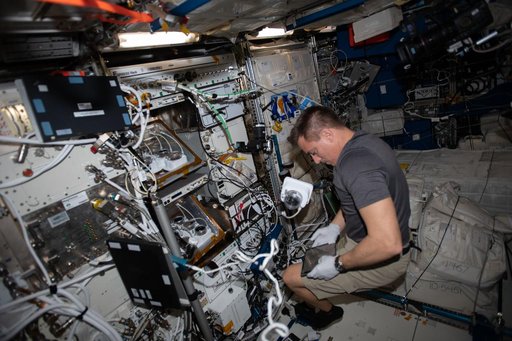 iss063e001867