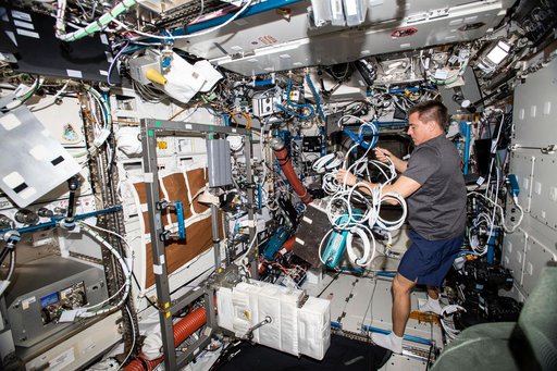 iss063e002916