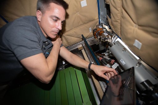 iss063e003455