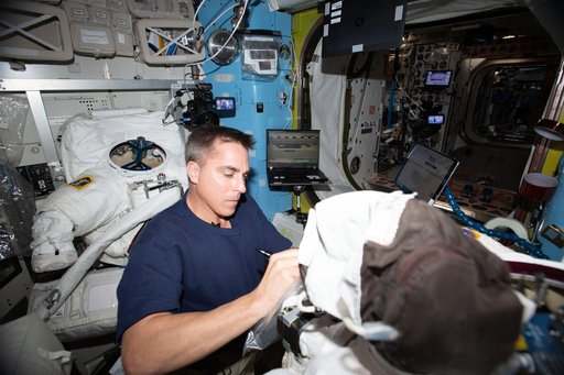 iss063e003861