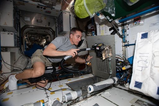 iss063e004827