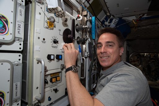 iss063e004846