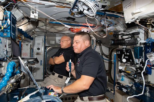 iss063e022389