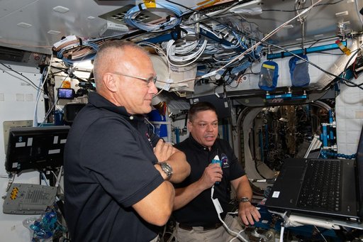 iss063e022398