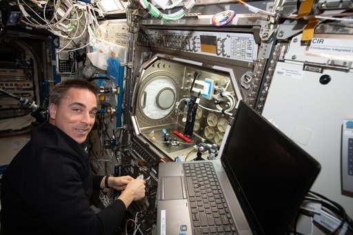iss063e022562