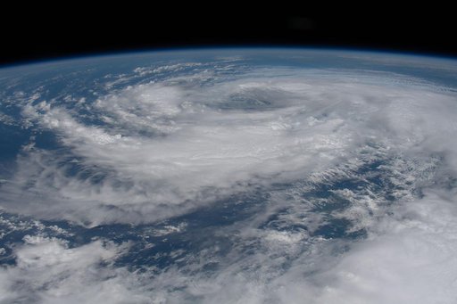 iss063e025381