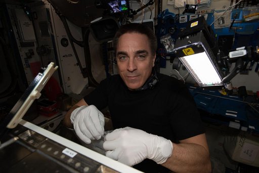 iss063e026157