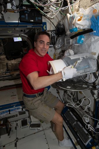 iss063e027945
