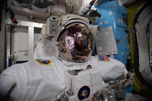 iss063e030841