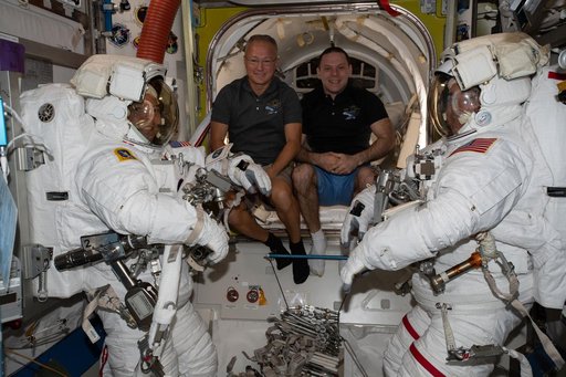 iss063e033532