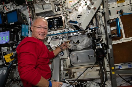 iss063e033724