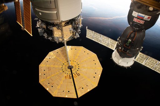 iss063e110863