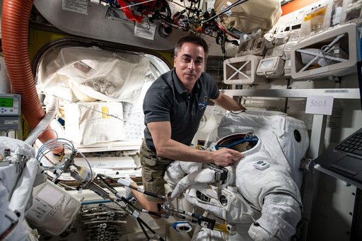 iss063e113009