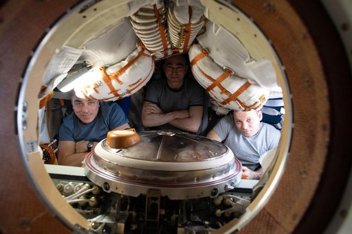 iss063e113857