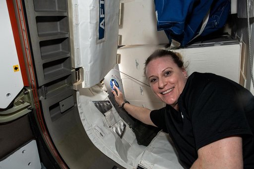iss064e031800